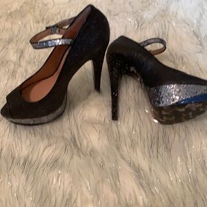 NIB Betsy Johnson peep toe high heel shoes!! 9.5